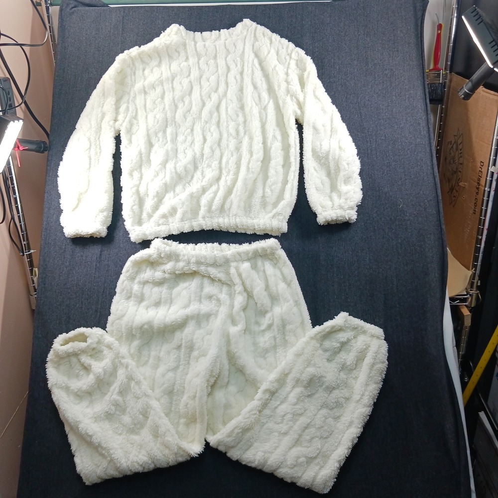 White Fuzzy Cable Knit Lounge Set 2 Piece Pajamas M Pullover Joggers Soft Cozy